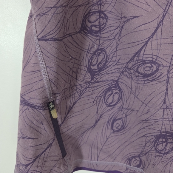⭐️Lululemon Purple Tank With Feather Print Size 8 - Picture 4 of 6